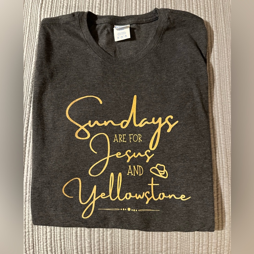 Yellowstone babydoll style women’s tee BN sz med